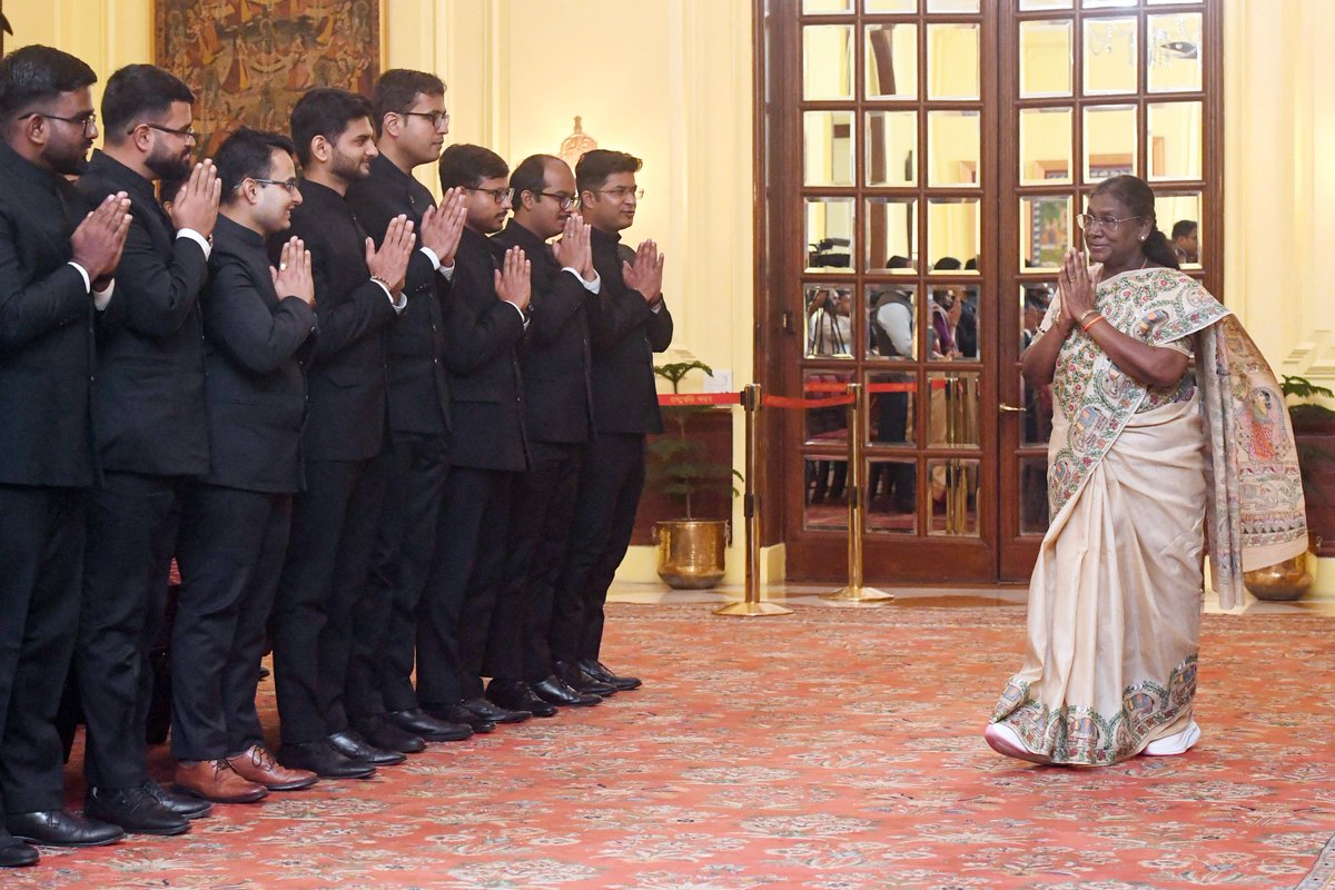 rashtrapatibhvn's tweet photo. Officer Trainees of the Indian Foreign Service called on President Droupadi Murmu at Rashtrapati Bhavan. The President told officers that our diplomatic efforts should be closely aligned with our domestic needs and with our objective of becoming Viksit Bharat by 2047. https://t.co/b87AjQRAtv