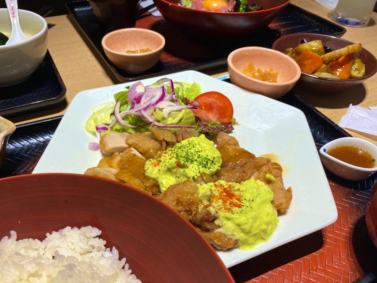 大戸屋のアボカドタルタルチキン南蛮めっちゃ美味しかった🥑