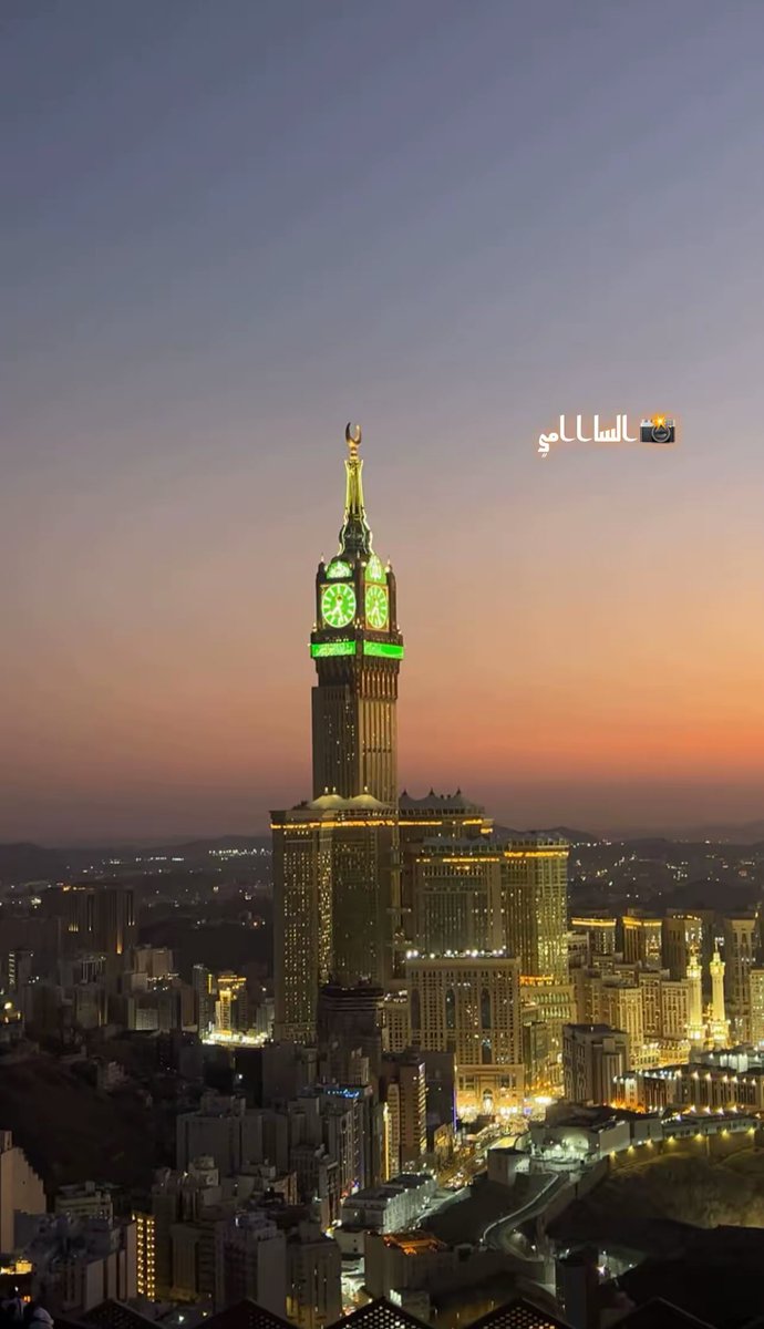 نشارككم صورة بعدستي 📸
برج الساعة قبل الغروب وبعد الغروب 
 #اليوم_العالمي_للتصوير
