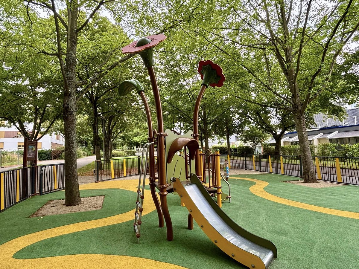 🎯 Bougez, jouez, respirez… à deux pas de chez vous ! 🌳⚽
La Ville met à dispo + de 15 espaces en plein air :
🛝 Aires de jeux
🏀 City stades &amp; plateaux sportifs
💪 Street workout
📍 Tous les lieux 👉 urls.fr/8lOj7p
#sport #été #famille #Noisiel