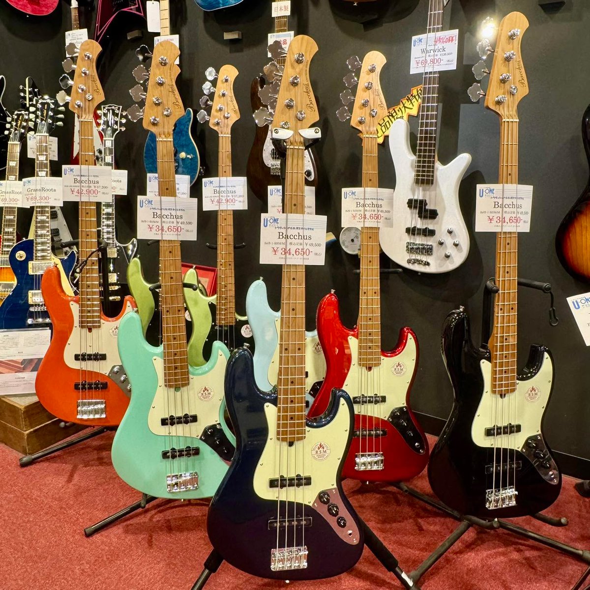 ／
バッカス人気エントリーモデル
在庫ございます🌈
＼

・BJB1-RSM/M
・WJB-1DX RSM/M

定番～個性的なカラーまで、お気に入りの一本がきっと見つかる👀

ターボスイッチ搭載でパワフルなサウンドが魅力的な"WL4-STD/RSM"も有り⚡ぜひ店頭でお確かめください！

#バッカス  #ディバイザー #ベース