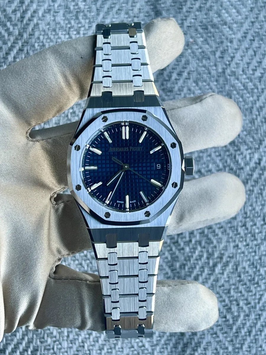 Lux Horology tweet media