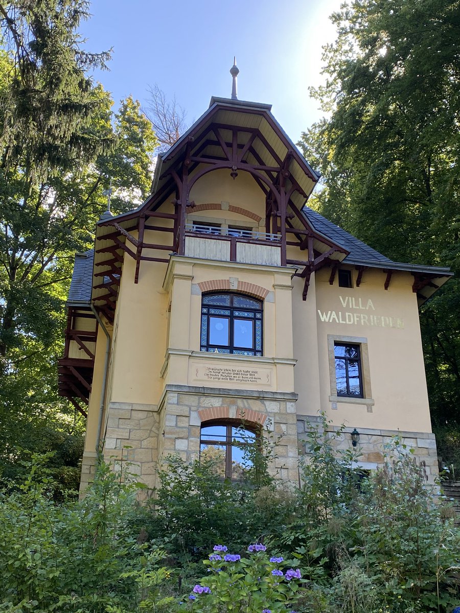 Villa Waldfrieden im Rabenauer Grund mit  erbaulichem Spruch (zoomen)
