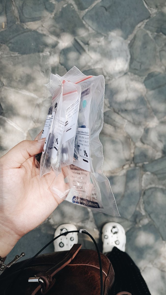 messyinwords's tweet image. 👩🏻‍⚕️: &quot;saya kasih obat marah ya? biar km bs marah dan ga kependem terus.&quot;

wkwkwk susah emg klo jd org gbs marah