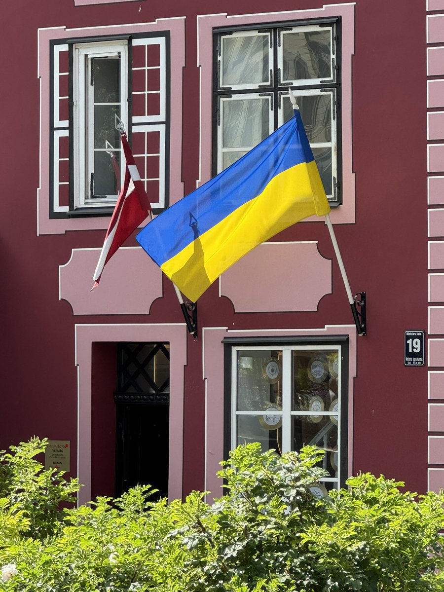 ivanscalfarotto's tweet image. Rientro in Italia dopo un viaggio nelle repubbliche baltiche e in Finlandia, ai confini con la #Russia. 
Qui è evidente una verità che troppo spesso si finge di ignorare: la guerra in #Ucraina non si risolve semplicemente con delle concessioni territoriali ai russi. 
A Vilnius,…