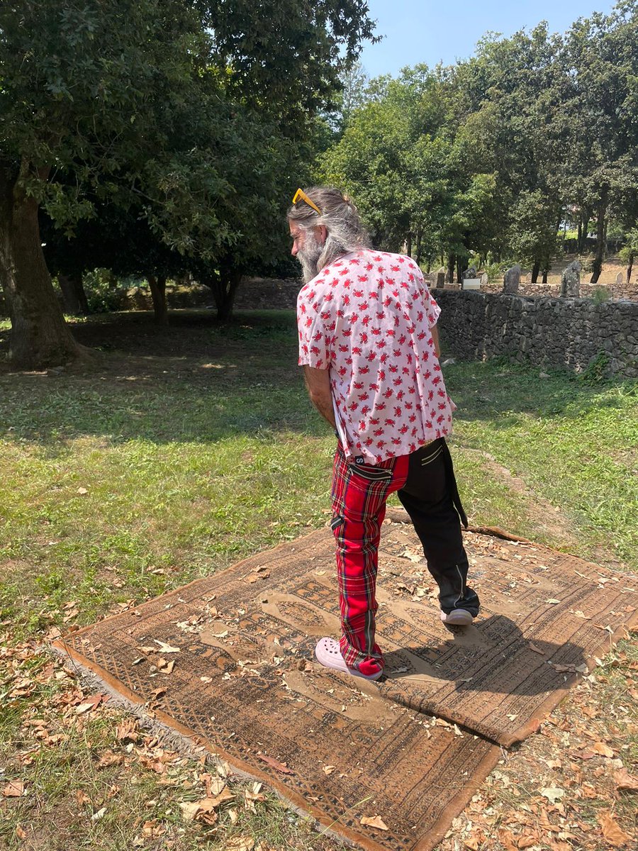 Jose Crusat Gonzalez (@choumimx) on Twitter photo El tipo. Marcando el lugar. Ahí estuvo <a href="/grisonbeatbox/">grison beatbox</a> durante el #bovinhowinefest
PD. En la toma de esta fotografía, ninguna alfombra ha sufrido daños por humedad! El tipo. Marcando el lugar. Ahí estuvo <a href="/grisonbeatbox/">grison beatbox</a> durante el #bovinhowinefest
PD. En la toma de esta fotografía, ninguna alfombra ha sufrido daños por humedad!