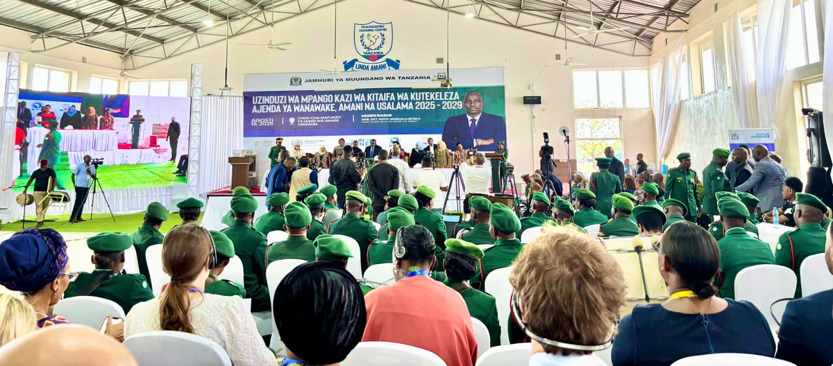 Hayawi hayawi leo yamekua, ule “Mpango Kazi wa Kitaifa wa kutekeleza Ajenda ya Wanawake, Amani, na Usalama 2025-2029” uliosubiriwa miaka na miaka leo umekamilika hapa #Tanzania 🔥👏🏾.

Mgeni rasmi; Mh. Dotto Biteko, N.Waziri Mkuu na Waziri wa Nishati

#WPSAgendaTz #GITImpact #WPS