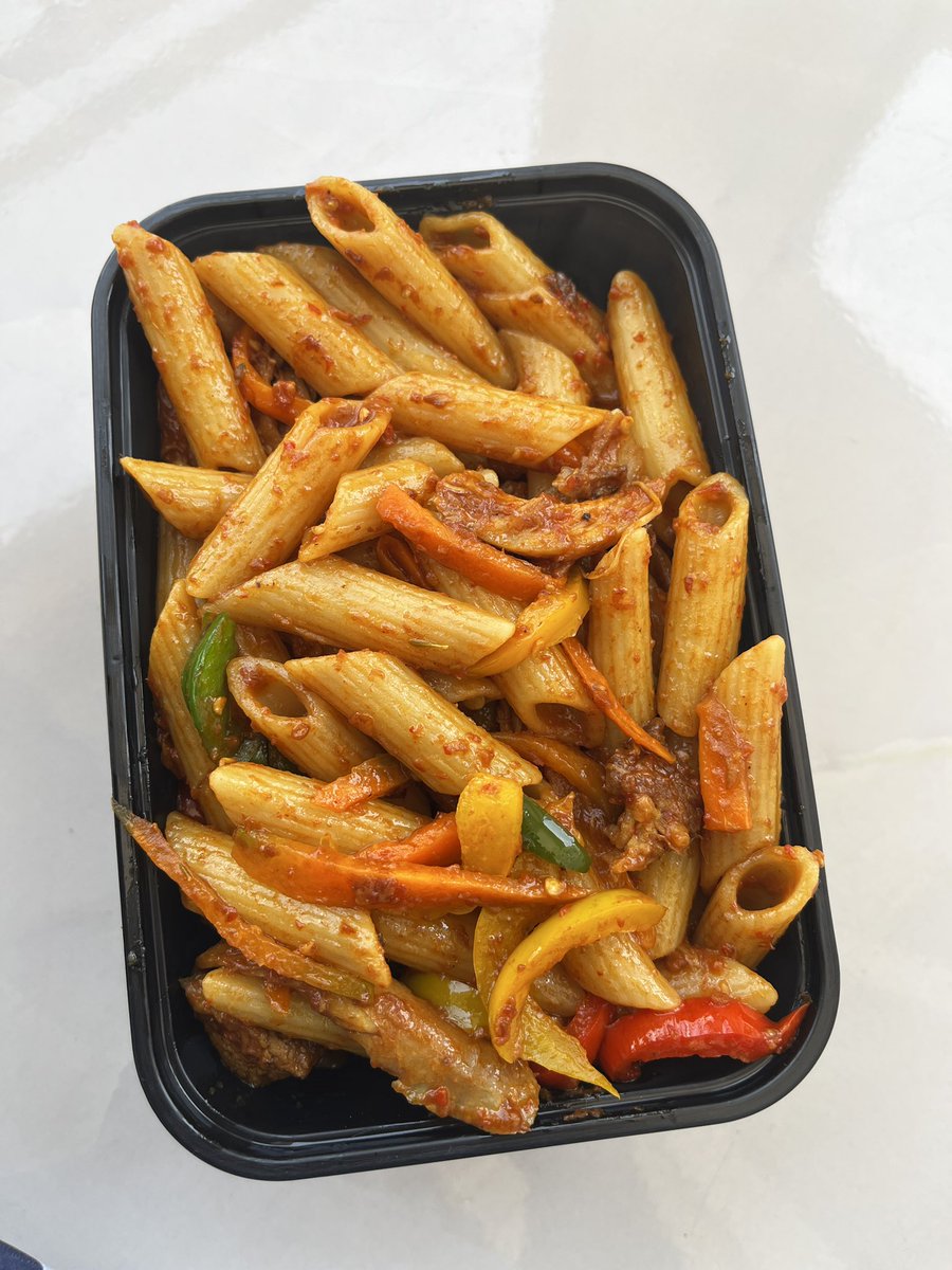 I make and sell yummy meals in the city of ilorin.

Frame 1 - #6000
Frame 2 - #6000
Frame 3 - #5000 (with plantain)
Frame 4 - #6000 (with chicken and plantain)

Kindly patronize 🙏
