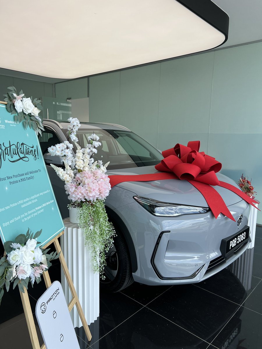 faiztasnim1's tweet image. Congratulations!🥳 
.
Mr Chin Lean Kee🤩
.
On your new purchase Proton e.MAS7 Premium Platinum Silver and welcome to e.MAS Family!🚗🚙
.
Faiz Tasnim,
Sale specialist,
Proton e.Mas Setia Alam.

#ProtoneMAS #protonemas7 #ProtoneMASSetiaAlam #AbgeMAS #WheelcorpEV