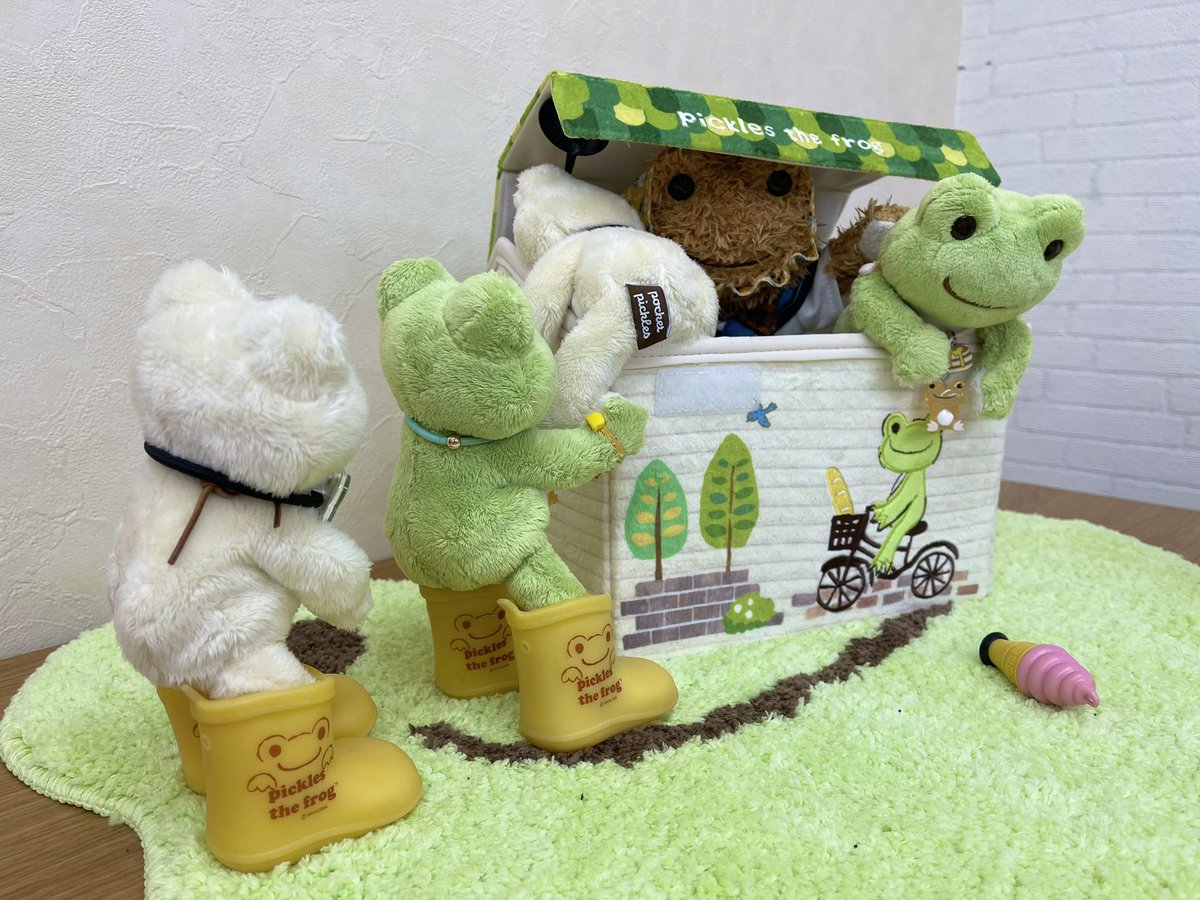 もう外は暗くなってきたからおうちに帰ります🏠

#かえるのピクルス
#picklesthefrog
#ぬい撮り
#飛馬日本