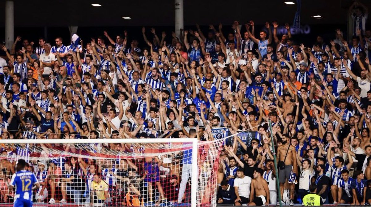 Bom dia Dragões 🔵⚪️

Foi incrível rever a sintonia entre as bancadas e o plantel em Barcelos. Unidos seremos sempre mais fortes. Chegou o momento de transformar a nossa casa num verdadeiro bastião. 

Temos estrutura, temos plantel, temos treinador, temos atitude. 

Agora,