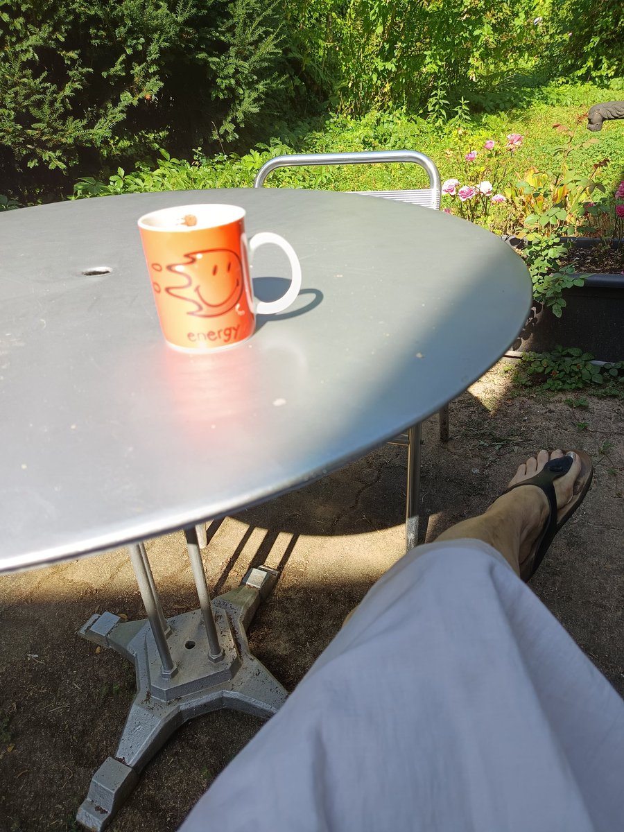 Bonjour Twittoux,
        👋☕🌞💛😎👒😘