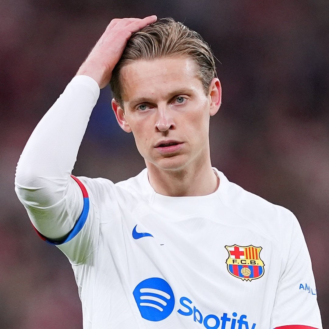 TransferNews's tweet photo. Frenkie de Jong will weigh up his options before committing to a new Barcelona contract. The club see him as central to Hansi Flick’s project, but the Dutch midfielder is in no hurry to make a decision. https://t.co/DNlUghcmx9