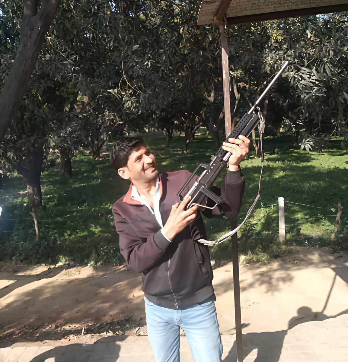 Journalist Gurbachansingh (@gurbachan1singh) on Twitter photo सोशल मीडिया पर अवैध हथियारों का प्रदर्शन रुकने का नाम नहीं ले रहा है वायरल फोटो तितावी के गाँव जग्गाहेड़ी का बताया जा रहा है जिसमे एक शख्स आधुनिक हथियार के साथ दिखाई दे रहा है <a href="/muzafarnagarpol/">MUZAFFARNAGAR POLICE</a> <a href="/digsaharanpur/">DIG RANGE SAHARANPUR</a> <a href="/Uppolice/">UP POLICE</a> <a href="/adgzonemeerut/">ADG ZONE MEERUT</a> सोशल मीडिया पर अवैध हथियारों का प्रदर्शन रुकने का नाम नहीं ले रहा है वायरल फोटो तितावी के गाँव जग्गाहेड़ी का बताया जा रहा है जिसमे एक शख्स आधुनिक हथियार के साथ दिखाई दे रहा है <a href="/muzafarnagarpol/">MUZAFFARNAGAR POLICE</a> <a href="/digsaharanpur/">DIG RANGE SAHARANPUR</a> <a href="/Uppolice/">UP POLICE</a> <a href="/adgzonemeerut/">ADG ZONE MEERUT</a>