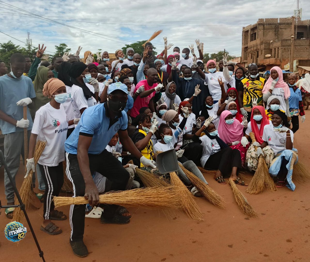 Rokia15Traore's tweet photo. La citoyenneté au cœur de la protection de l'environnement.
Nous sommes engagés pour assainir nôtre environnement,et la protéger également.
Ensemble protégeons notre nature🍀🌵🌴🌳💧
@Guillaume0905Kl 
@worldgreendlp 
@visionhumanit  hum https://t.co/VhaMBJUMxV