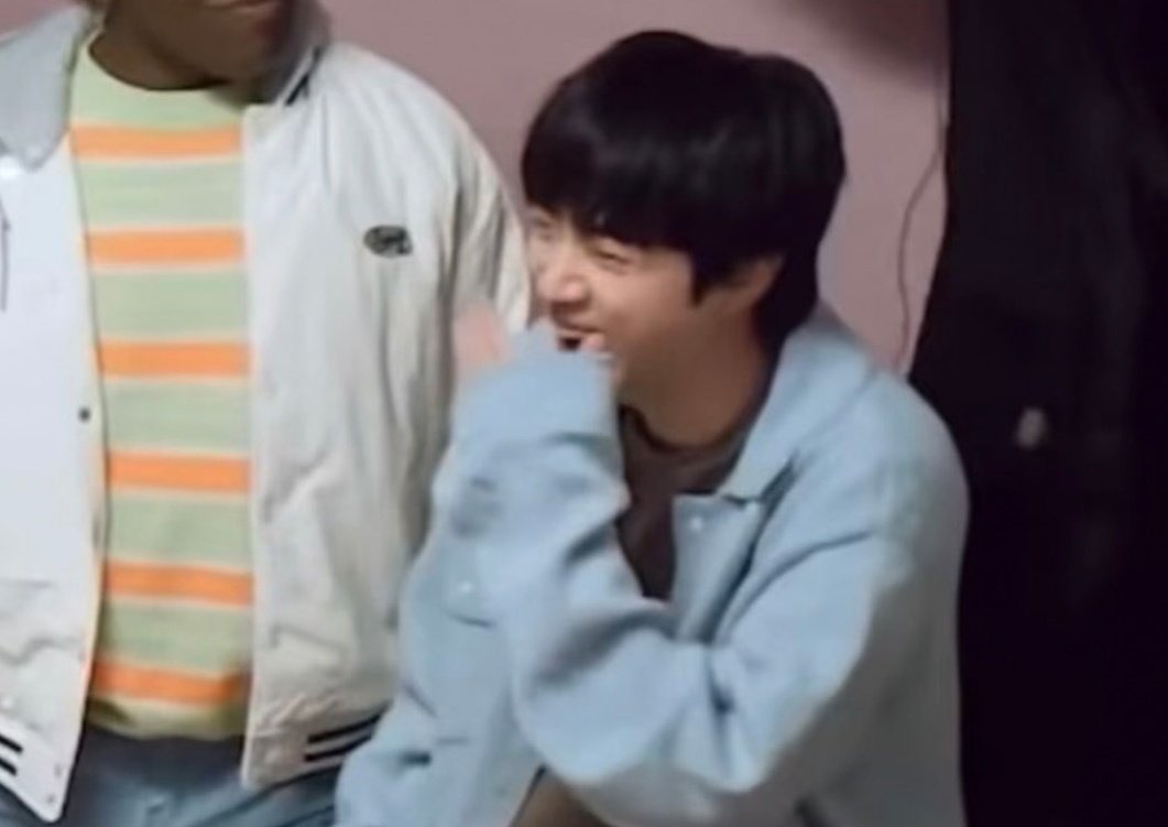 ninionlybaby's tweet photo. please someone bring run nini back😭😭 I missed him doing his tiny bratty cheater princess nini things😭 look at him being max 2,5 yo in every episodes🥺 https://t.co/mjkqM84Ino