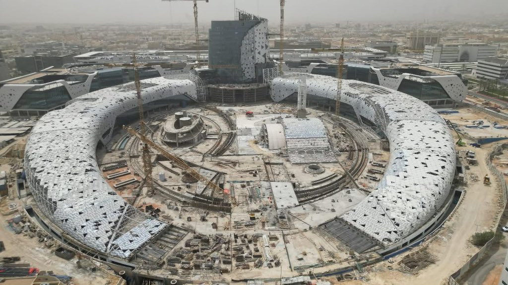 SaudiProject's tweet photo. لقطة توثق سير الأعمال الإنشائية في مشروع المقر الرئيسي لشركة #STC بحي المرسلات في الرياض، والذي يضم مباني للمجموعة وشركاتها التابعة، إلى جانب مراكز تدريب ومتاحف ومراكز بيانات ومرافق ترفيهية ومطاعم https://t.co/jv5gMN7x4S