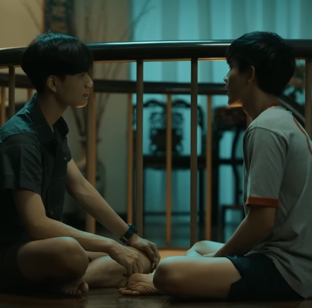“thank you for trying to speak with me” 

IS THIS LOVE GEMINI FOURTH MV 
#IsThisLove_GeminiFourthMV