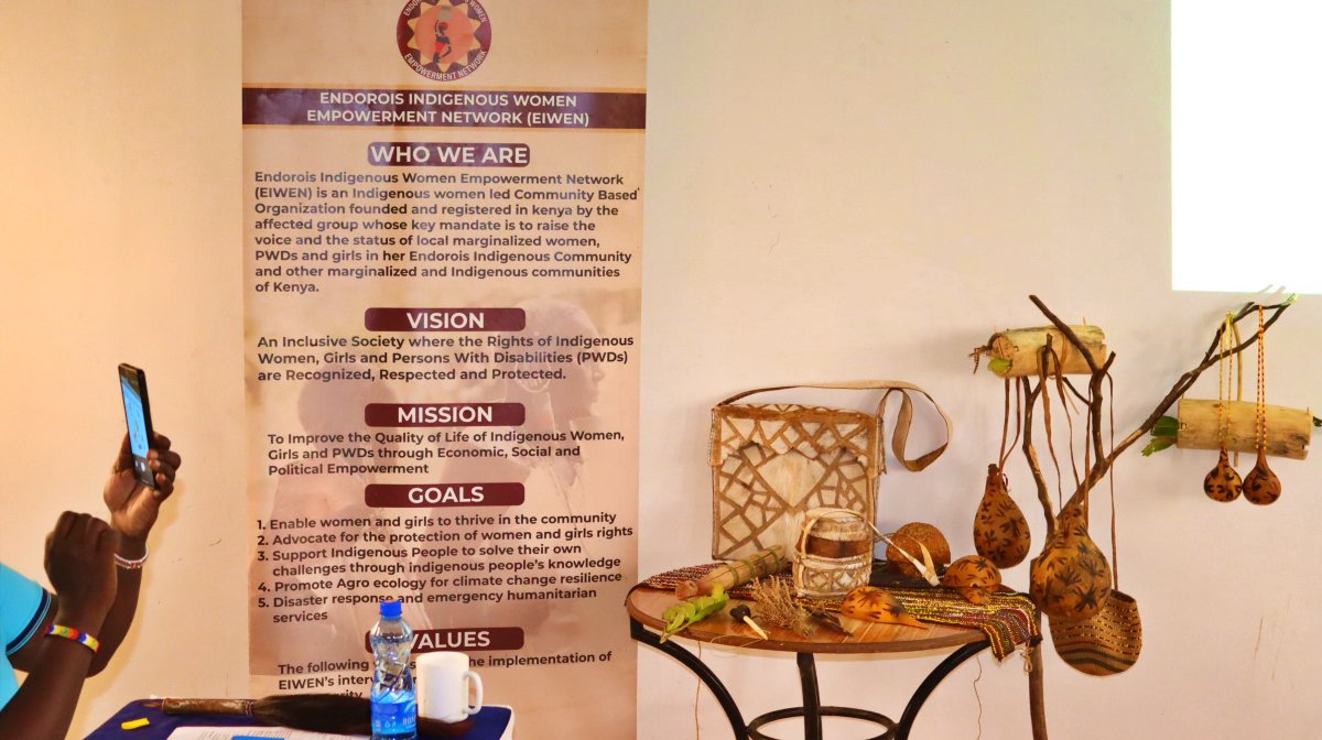 EndoroisWomen's tweet photo. Day 2 of our #Beekeeping training with Lmartin, OPDP, YIAKU, SALT &amp; Endorois networks! Together we’re tackling threats like chemical use, sharing indigenous knowledge &amp; building resilient communities. 🌿 #SustainableBeekeeping #EIWEN https://t.co/HZ3ZjNaMYm