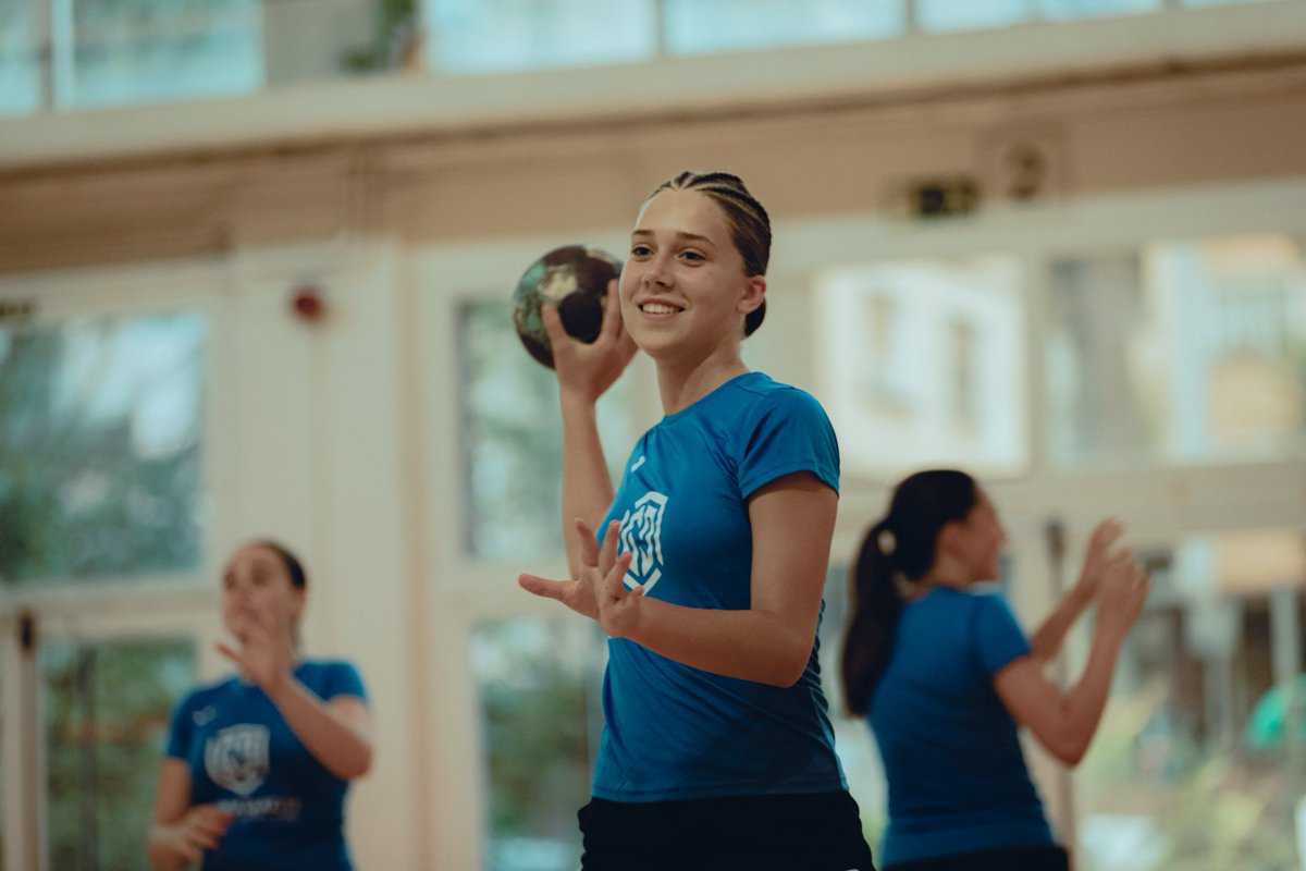 CAginagalde's tweet image. 🤩 Ayer no solo disfrutamos de nuestro entrenamiento de tarde… ¡Tuvimos la visita del gran Sergey Hernández!

🙌🏼 ¡Gracias por tu tiempo! ¡Qué suerte poder aprender de profesionales como tú!

📸 facebook.com/share/p/1D2oaY…