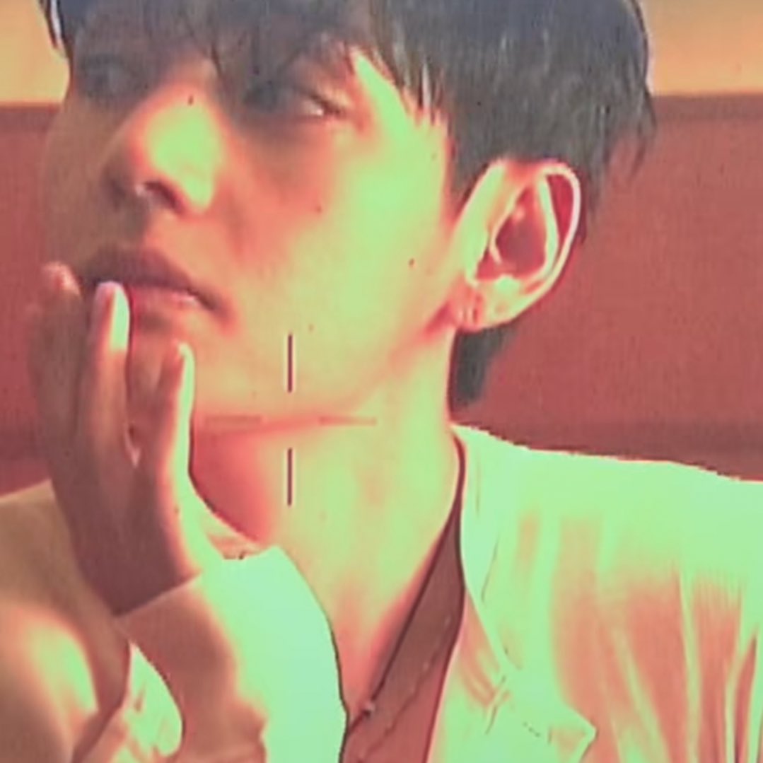 taehyung pretty hands (@kthprettyhands) on Twitter photo 