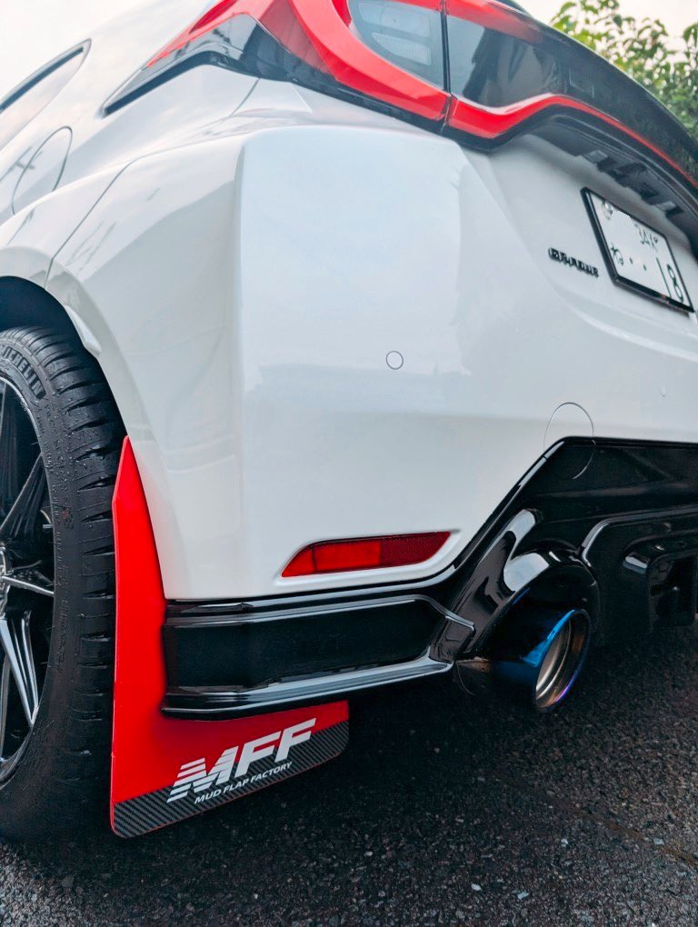 ⭐️新型GRヤリス用マッドフラップ⭐️

「TRDエアロ装着車に、自分で装着できました！」　このような感想が沢山届いています👍✨

・ドライバー🪛
・スパナ🔧
など、基本的な工具が必要です😊

ご予約はこちら
💁‍♀️➡️ mff-japan.com

#新型ＧＲヤリス #GRヤリス #GRガレージ