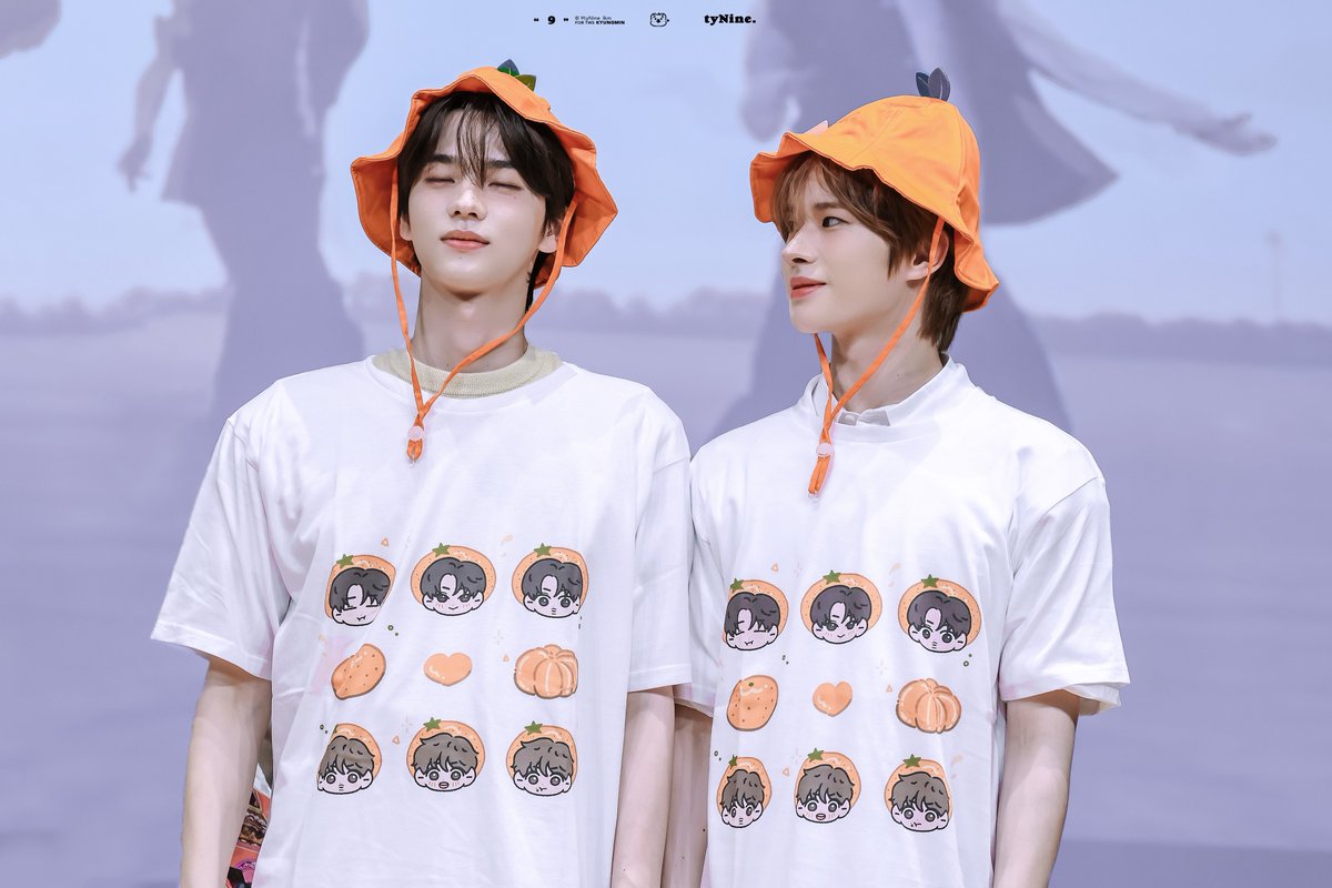 9tyNine_lkm's tweet photo. 250817  |  뮤직코리아

서로 귀엽다고 생각하는 🍊²

#TWS #투어스 #トゥアス #247WithUs
#SHINYU #신유 #シニュ
#KYUNGMIN #경민 #ギョンミン https://t.co/ytlLCqb4nF