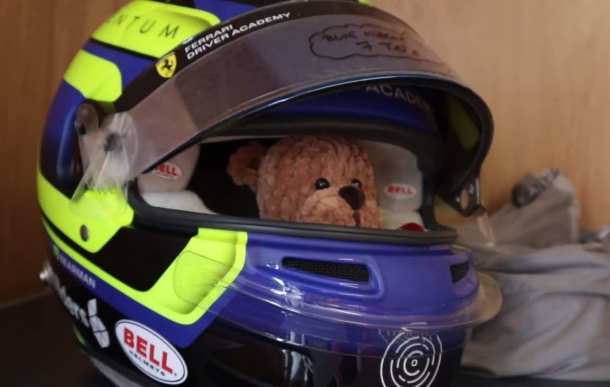 올리 선물받은 곰돌이 인형 절케 헬멧속에 넣음ㅠ..ㅠ
3829483728번째 커여미행동