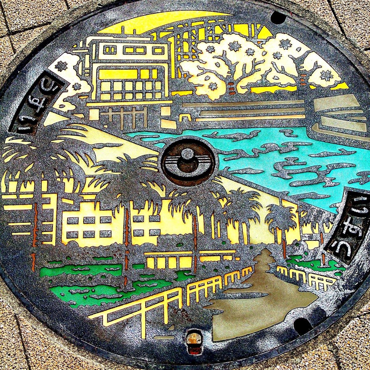 #浦安市 の新マンホール
新旧比べてみました
東西線の鉄橋を共有してるところが
とても興味深いです！