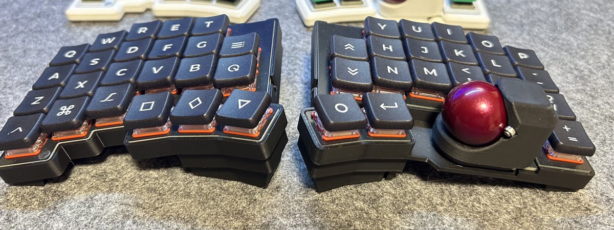 中古　#roBaish-m
フォロワー様限定抽選販売　2.2万円
良いね、リツイート、コメント欄で購入意思の明記
8/22日抽選

トラボケースは販売許可を得ていませんので、通常版に変更

大容量バッテリー付きのため、テンティングしております
⇧キーに愛猫が甘えてきた時の傷あり

宜しくお願いします🙇