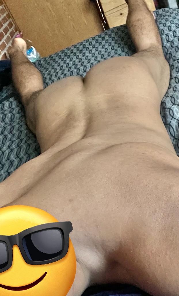 Buena noche Amigolosos 😈😈😈

Que les parece este rico culito que detoné, de un compa GN que anda en CDMX