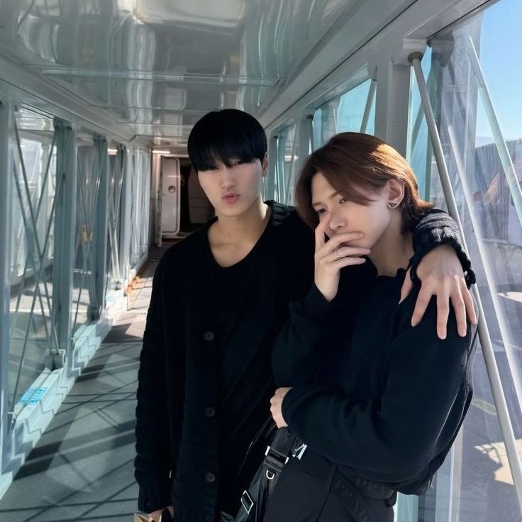 #sansang AU!
San descobre um novo universo por acaso: as fanfics. Em uma de suas leituras, acaba citando para Yeosang sua descoberta, que curioso, foi ler. Ele só não esperava se deparar com um história quente entre ele e San...