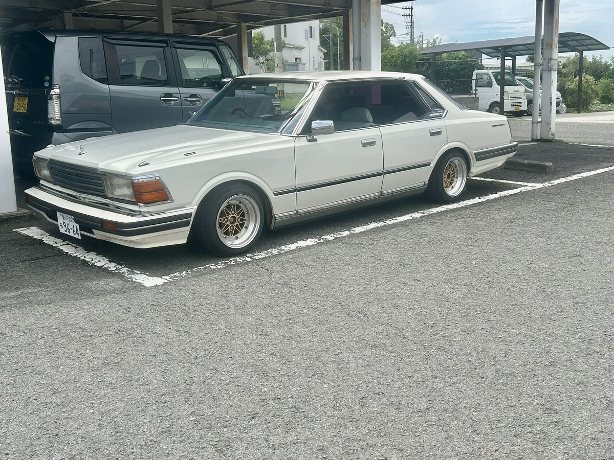ocharakazephyr's tweet photo. 430グロリア売ります🚘

L20インジェクション、5MT、青内装、青ガラス、車検たっぷり

気になる方はDM下さい！

#430グロリア #430セドリック #L20 #L28 #スカイラインジャパン #ハコスカ #ケンメリ https://t.co/yfQpLUbjaY