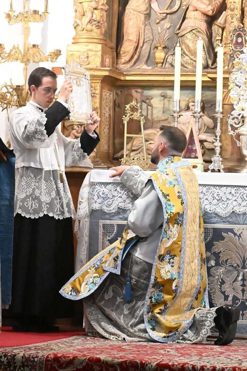 herlaneseabra's tweet photo. “Aquele que não crê conforme a TRADIÇÃO da Igreja Católica, coloca-se de acordo com o diabo”.
─ São João Damasceno. https://t.co/FV2e1u8Fgc