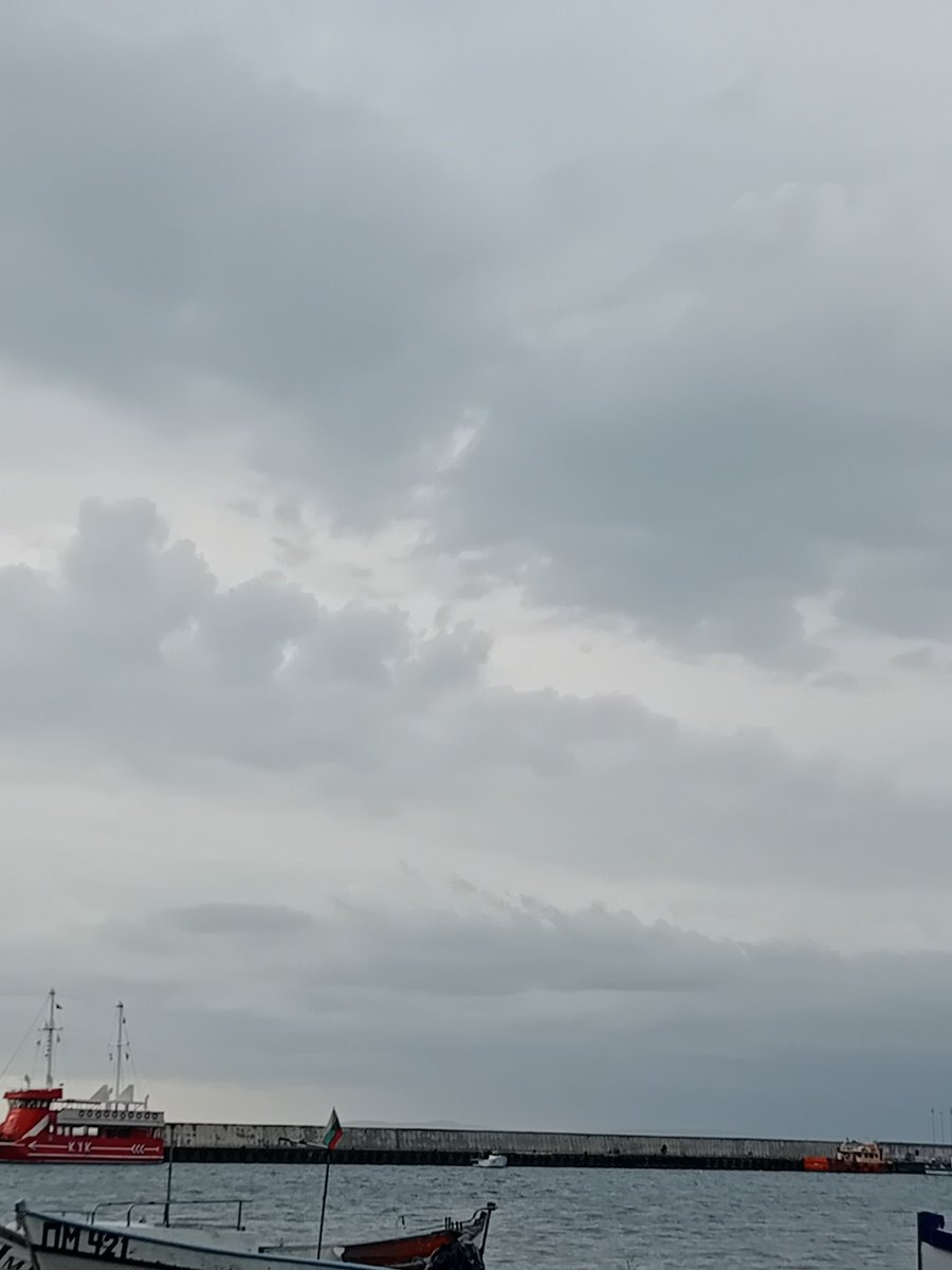 zlatka7's tweet photo. No beach today! A little rainy day:) https://t.co/ekY7VaBODk