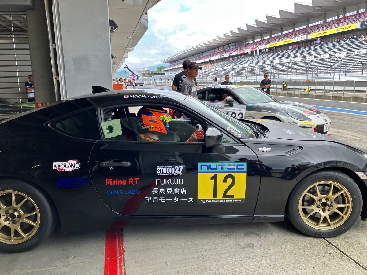 moaym102's tweet photo. 2025/8/17
FCR-86BRZⅢクラス 

練習でのクラッシュ等あって、この車を買ってからレースに出るまでに2年かかりました。

トラブルもありましたが、「完走」という目標を無事達成しました。

応援してくださった皆様ありがとうございました！

#富士チャンピオンレース
#富士スピードウェイ 
#fcr86brz https://t.co/RFsBEBPeDw