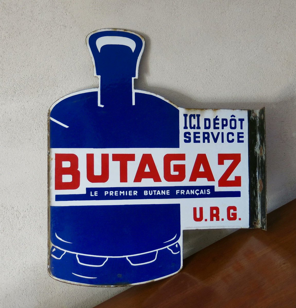 En janvier 1933, le gaz est arrivé à Tlemcen par l'action de la Société Française pour l'Utilisation Rationnelle du Gaz (URG). En huit jours, 30 familles tlemceniennes ont pu faire pour la première fois de la cuisine au gaz butane.