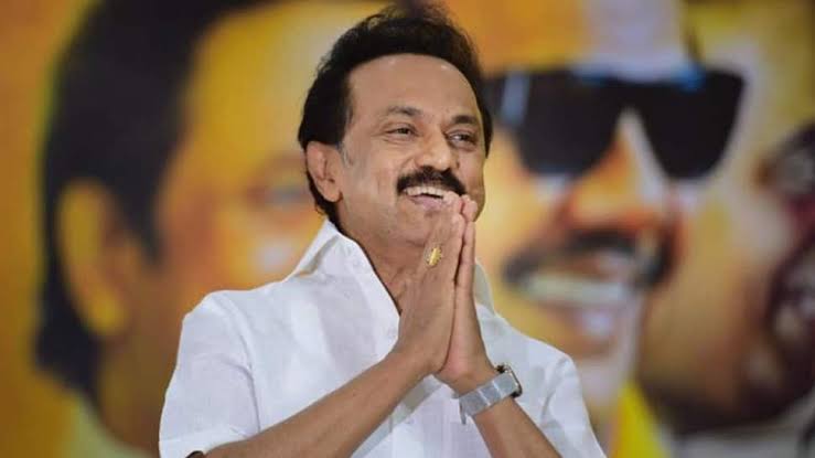 <a href="/sunnewstamil/">Sun News</a> எதிர்கட்சியாக, தலைவர் <a href="/mkstalin/">M.K.Stalin</a> பேசிய பல கூட்டங்களில், ஏராளமான ஆம்புலன்ஸ்கள் குறுக்கே வந்துள்ளன.

உடனே பேச்சை நிறுத்தி, அந்த ஆம்புலன்ஸ்கு வழி விடுங்க என்று தன் தொண்டர்களை நெறிப் படுத்துவார்.

அது ADMK சதி என என்றும் சொன்னதில்லை. அது சரி ..

மேன்மக்கள் ,
என்றும் மேன்மக்களே .. 🙏🏻
