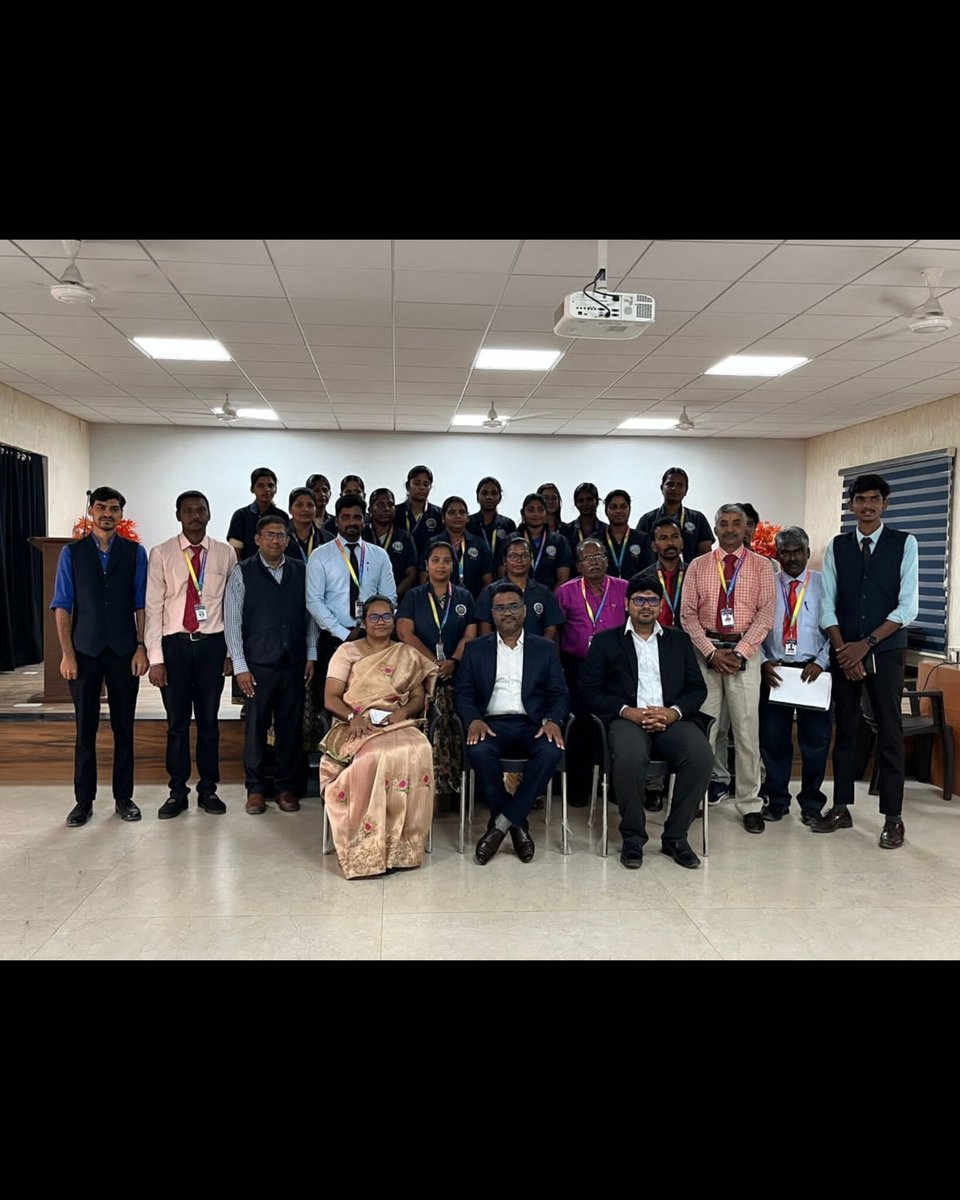 Kathircaas's tweet image. Kathir College of Arts and Science proudly hosted a Faculty Development Programme on “Unlock the Potential of AI Tools for Research” 💡🤖.
With insightful sessions 
#KathirCAAS #KathirCollegeOfArtsAndScience #FacultyDevelopmentProgramme #AIForResearch #InnovationInEducation