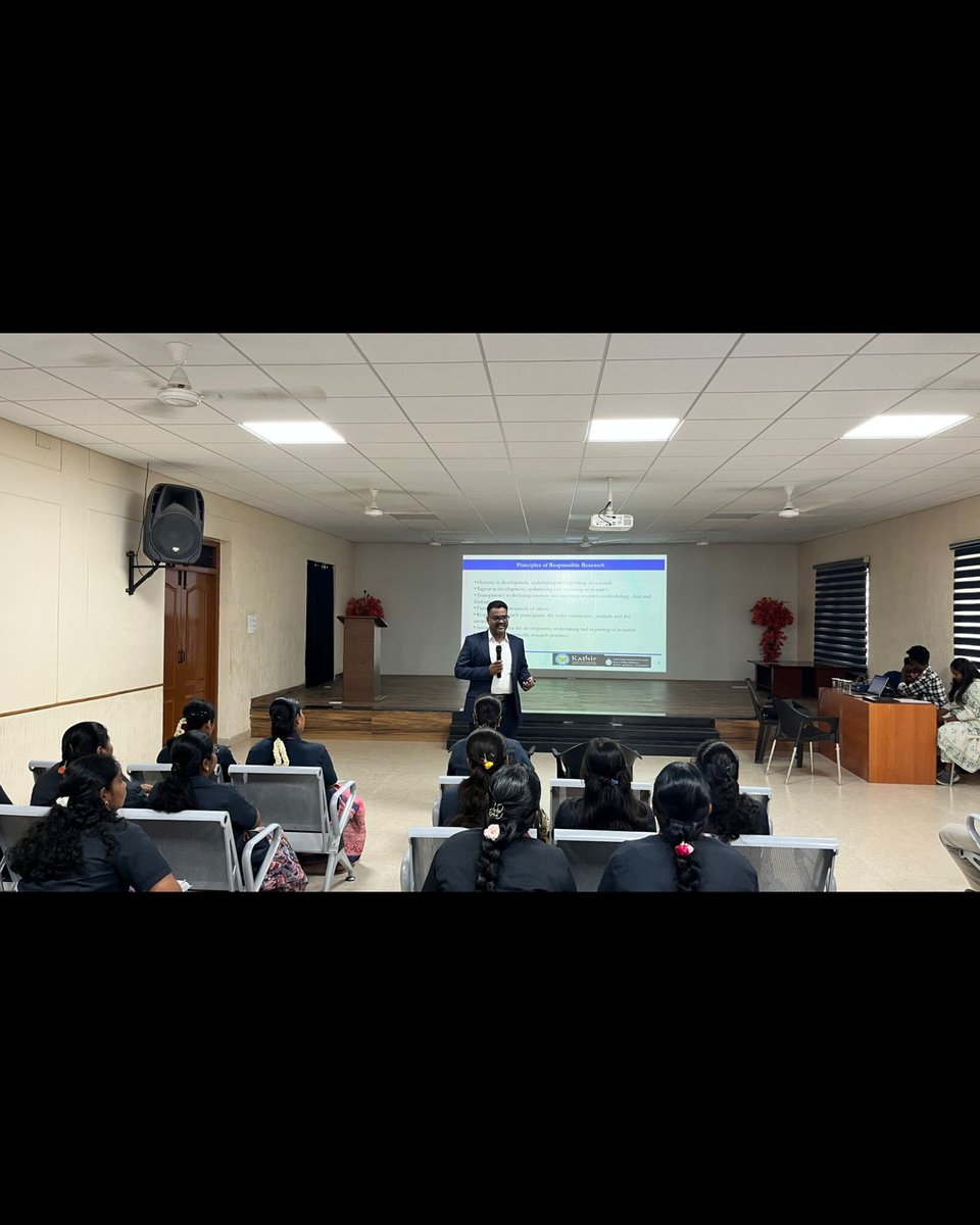 Kathircaas's tweet image. Kathir College of Arts and Science proudly hosted a Faculty Development Programme on “Unlock the Potential of AI Tools for Research” 💡🤖.
With insightful sessions 
#KathirCAAS #KathirCollegeOfArtsAndScience #FacultyDevelopmentProgramme #AIForResearch #InnovationInEducation