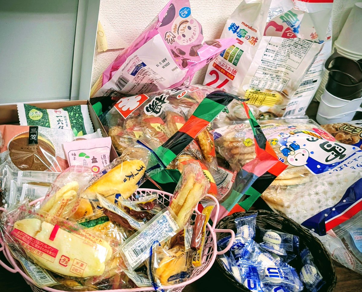 🔥小屋入り1日目始まってます🔥

劇団員のももこさんや、木下さんが手伝いにきて下さっています😭！

お二方や座組の皆さまからの差し入れで、早くもケータリングがにぎやか🎶ありがとうございます😭！！

🎫土日の回がまだ予約可能です‼️🎫

👇🏻チケット予約はコチラから
ticket.corich.jp/apply/374976/