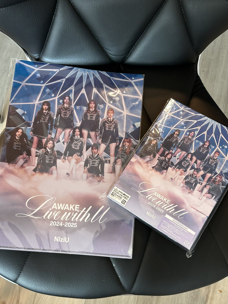 もう届いたんだけど！
みんなビジュ良すぎる😍

 #NiziU
 #NiziULivewithU
