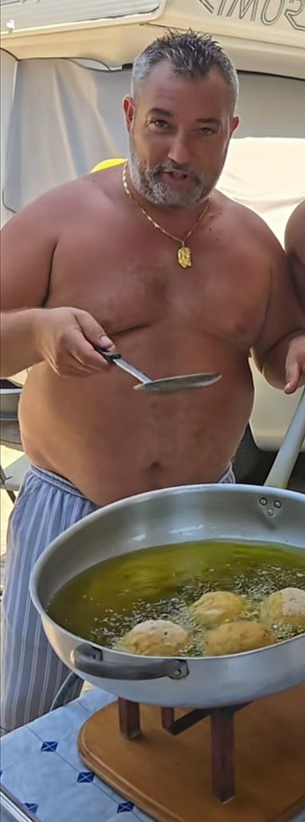JohnBosley78's tweet photo. Let's fry!
#italianmale #italianstud #madeinsouthman #manhood #manhoodaddicted #dadbod #dadbodlovers https://t.co/CJaAxtP9BS
