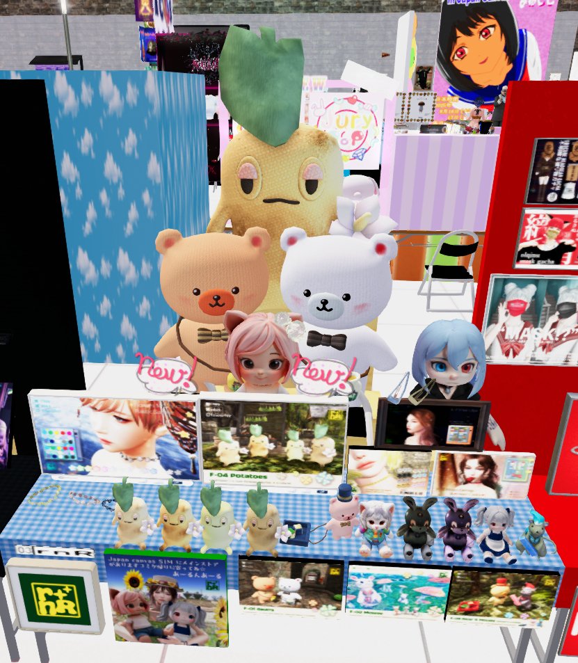 rnR34946650's tweet photo. rnRです。
#SecondLifeC106 のSSを貼っておく！
自分のブースと水鉄砲はしゃいでたら飛んできてくっついたゴーグルとその下にしてたおかしなメガネとお店の作業してたらざんぶさん来てくれてはしゃぐネコじゃがいも設置済
SLCの新作をメインストアに設置しました～（絶賛改装散らかし中）
#SecondLife https://t.co/09LQz6h3fz