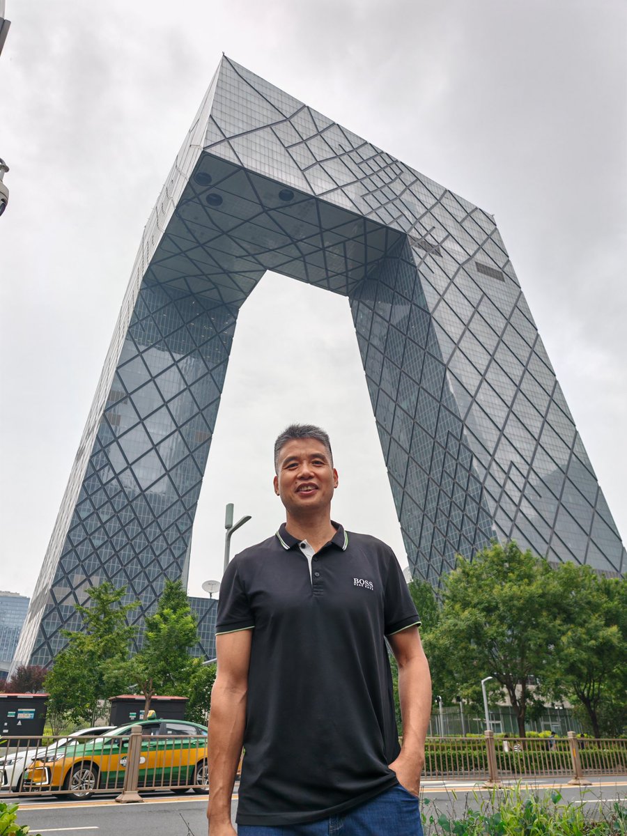 在北京仲裁委员会立完案，my private bodyguard said:Big-pants is nearby,let’s go and take a look .
Now, I am here 😅