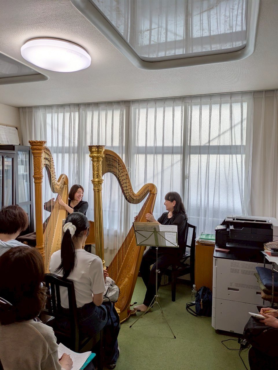 ハープを弾く人のオブジェ ハープを弾く人のオブジェ 日本ハープ協会 (@harpkyokai) / X