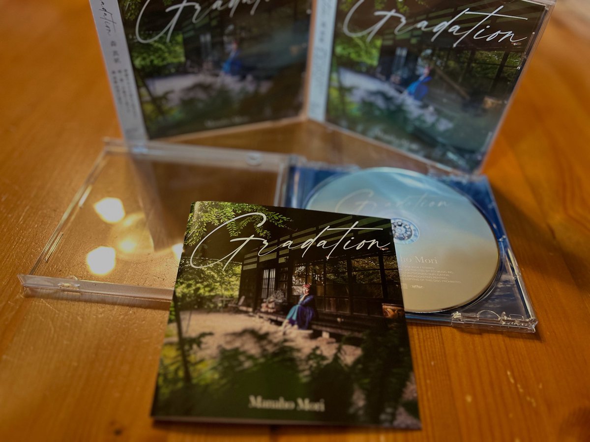 ニューアルバム💿「Gradation」明日8月20日にCDリリースになります。
タワーレコード渋谷店、新宿店、大阪梅田NU茶屋町店では、明日からインディーズコーナーでポップ看板展示、また都内の試聴機店舗は
タワーレコード池袋店で試聴できるそうです❣️