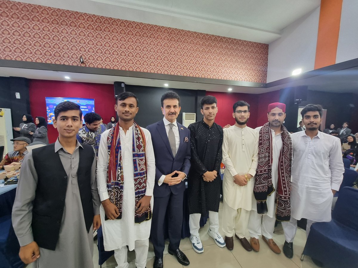 Glad to attend the international students’ welcome ceremony at <a href="/upnvjt_official/">UPN Veteran Jawa Timur</a>. Pleased to see 5 Pakistani students join programs in medicine, accounting &amp; engineering. Wished them success in their studies &amp; contribution to stronger 🇮🇩🇵🇰 ties. #Education #PakistanIndonesia