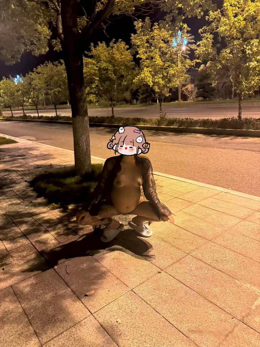 SUSUYUN_'s tweet photo. 在深夜路边 母狗穿着透视装全裸在路边自卫 淫水哗啦啦的流 被金主爸爸调教的腿软

��稿 @luchu888 @ypzs888

#户外露出 #户外露出任务 https://t.co/uTr6ZASLAy