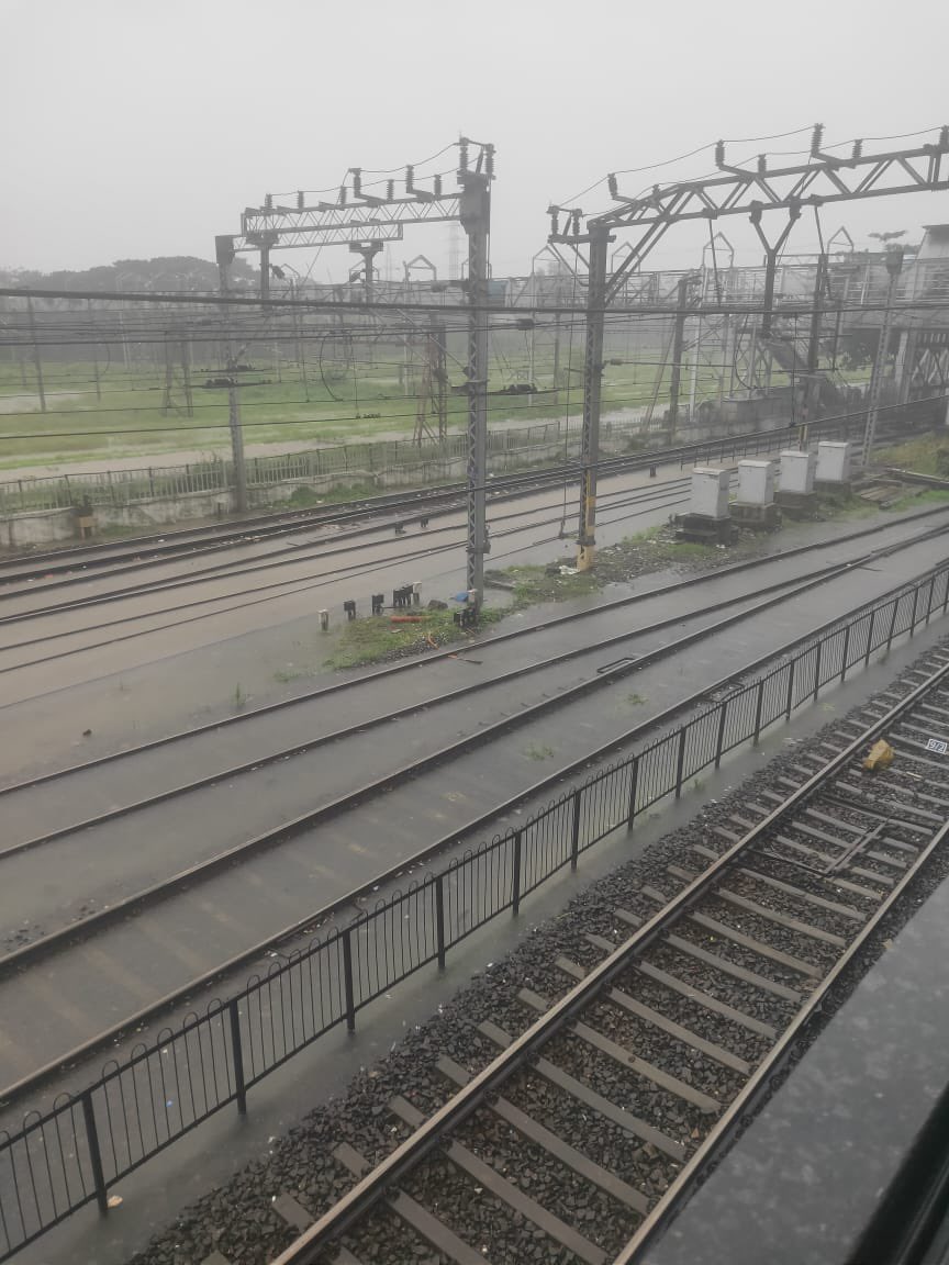 PawanOjat's tweet photo. Footages of Flash floods from vadala road station #MumbaiRain https://t.co/6nw3BnXRFF